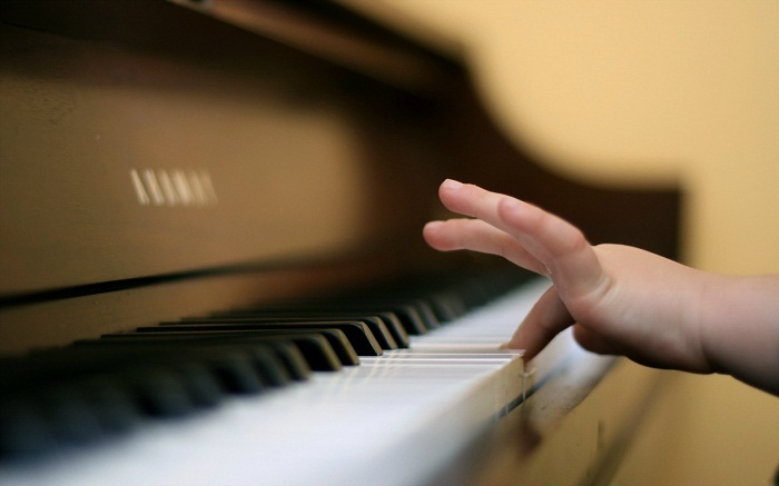 Nên cho bé học piano từ mấy tuổi? Bí quyết “gõ cửa” đúng giai đoạn vàng của trẻ - hình ảnh 2 Nên cho bé học piano từ mấy tuổi? Bí quyết “gõ cửa” đúng giai đoạn vàng của trẻ - hình ảnh 2