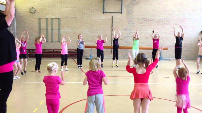 Giải đáp thắc mắc của phụ huynh về việc có nên cho bé học aerobic - hình 2 Giải đáp thắc mắc của phụ huynh về việc có nên cho bé học aerobic - hình 2