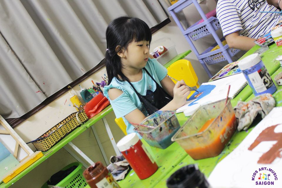 Hãy để bé thỏa sức sáng tạo ở lớp dạy vẽ quận 9- hình 1