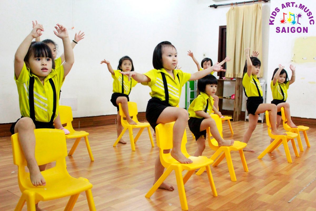 Tự tin tận hưởng cuộc sống trong lớp dạy nhảy ở Quận 9