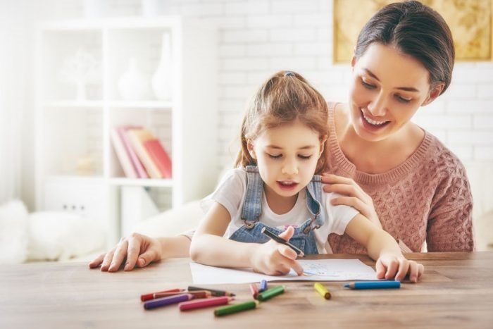 Tìm lớp học vẽ cho bé ở đâu để con có thể phát triển tài năng toàn diện?