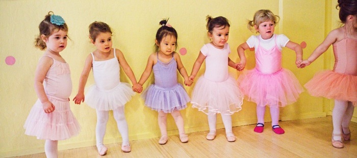 Bạn có biết từ đâu đầm múa ballet cho bé lại có kiểu dáng như vậy?-h2