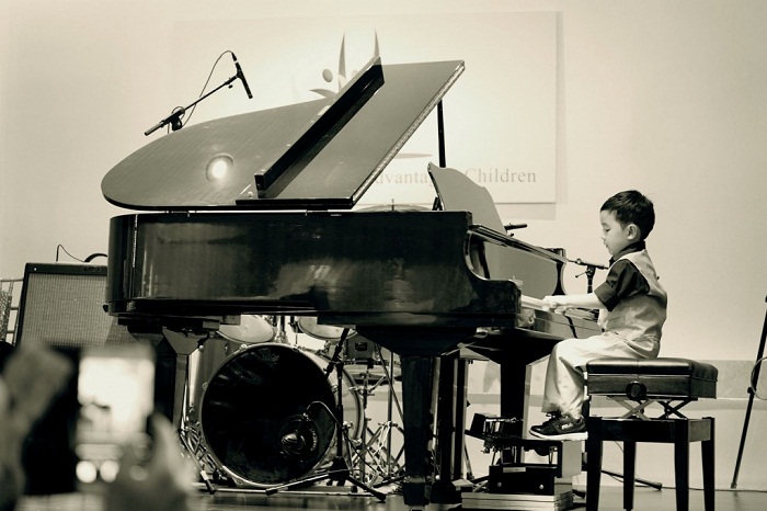 Dạy đàn Piano cho bé 3 tuổi mang lại những lợi ích trong tương lai