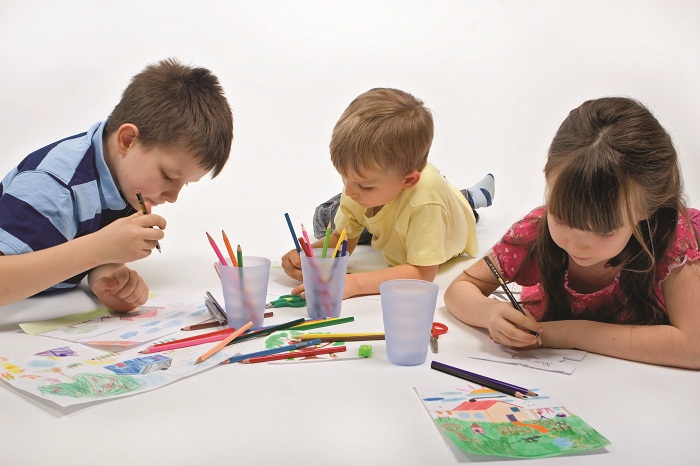 Cho bé tham gia các lớp dạy vẽ quận 2 để bé phát triển óc sáng tạo