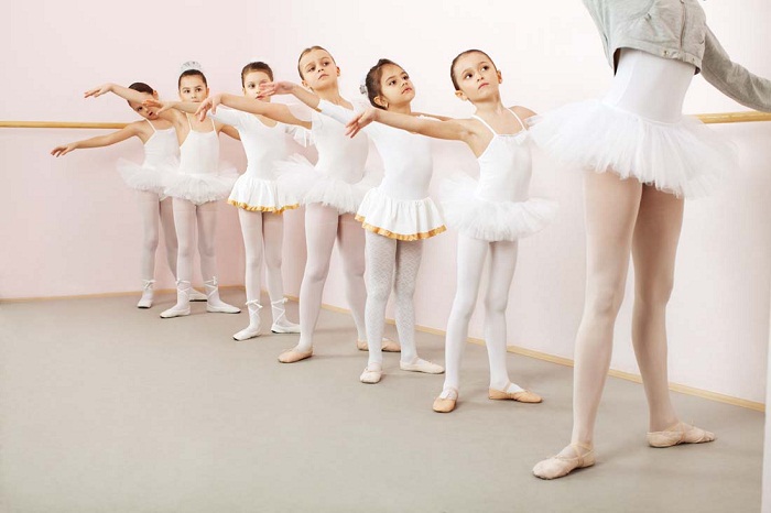 Tại sao các lớp học ballet ở tphcm lại được các mẹ bỉm sữa "săn lùng" nhiệt tình đến như vậy? - hình 2 Tại sao các lớp học ballet ở tphcm lại được các mẹ bỉm sữa "săn lùng" nhiệt tình đến như vậy? - hình 2