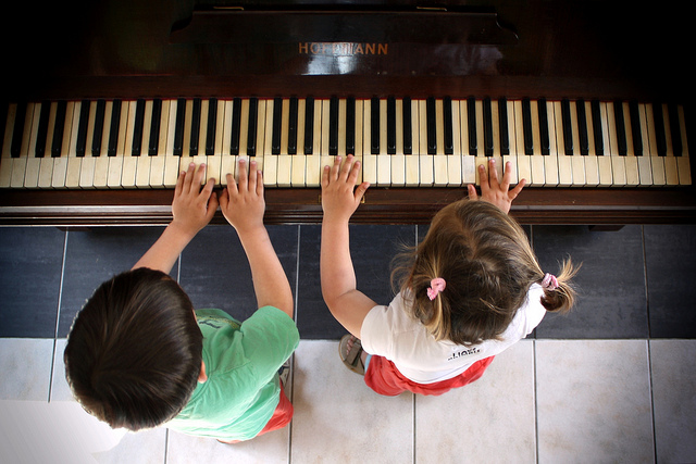 Những điều ba mẹ cần chuẩn bị để cho bé học piano - hình ảnh 2