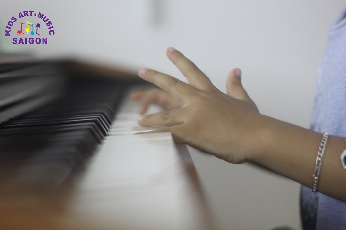 Cho bé học piano ở Hà Nội – Cân nhắc khả năng của trẻ theo từng lứa tuổi