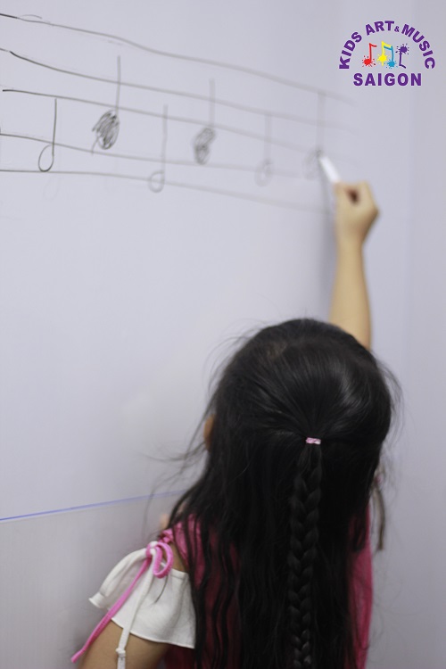 Lớp học piano Hà Nội cho trẻ em tại Kids Art & Music Saigon được bố trí như thế nào?