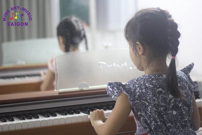 Nên cho bé học đàn Piano ở Hà Nội từ bao nhiêu tuổi ba mẹ đã biết chưa?