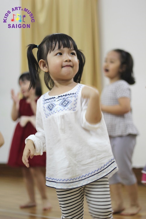 Bé khỏe mỗi ngày khi chăm chỉ đến lớp học Nhảy hiện đại cơ bản ảnh 2