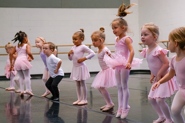 Tăng cường trí thông minh cùng với bộ môn múa Ballet thiếu nhi