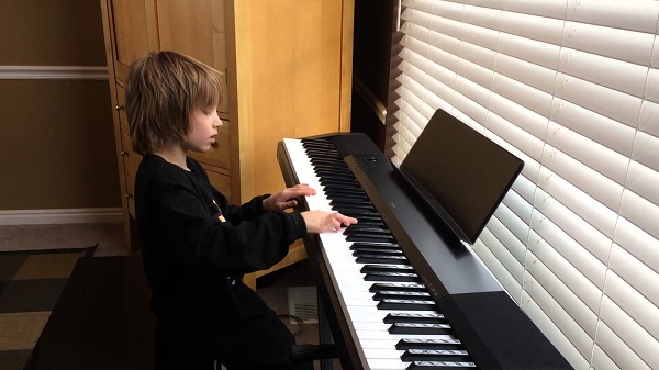 Hướng dẫn đánh đàn piano cho bé yêu Hướng dẫn đánh đàn piano cho bé yêu