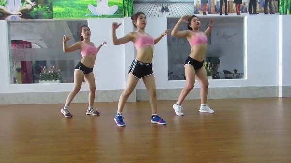 Sôi động 30 phút mỗi ngày với các bài tập nhảy aerobic hình ảnh 4