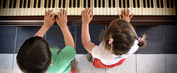 Lợi ích của việc cho trẻ học chơi piano có thể bạn chưa biết hình ảnh 2 Lợi ích của việc cho trẻ học chơi piano có thể bạn chưa biết hình ảnh 2