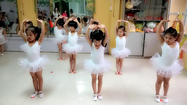 Phụ huynh nô nức cho trẻ đi học múa ở Hải Phòng Phụ huynh nô nức cho trẻ đi học múa ở Hải Phòng