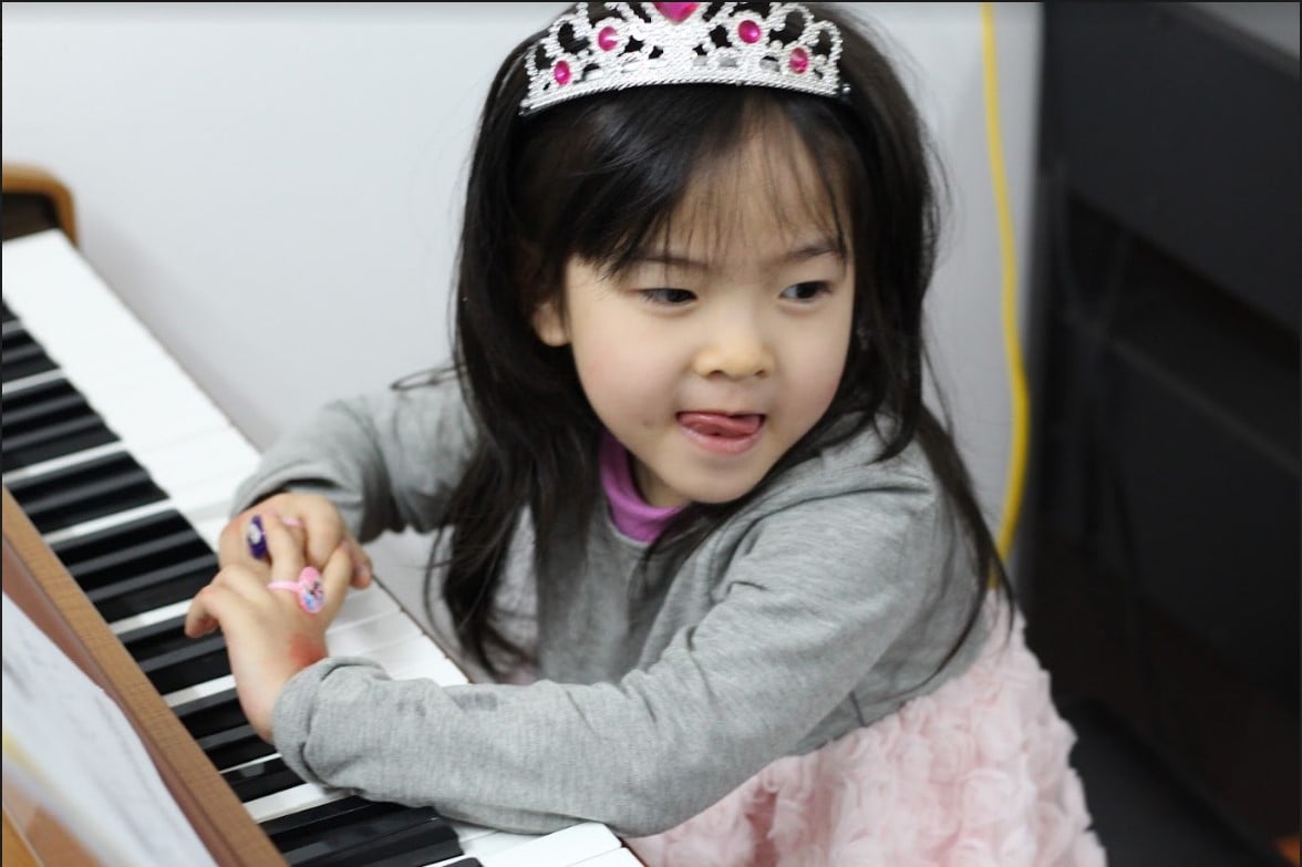 Học đàn Piano cho trẻ em tại Kids Art & Music Saigon, cùng tìm hiểu nhé! hình ảnh 3