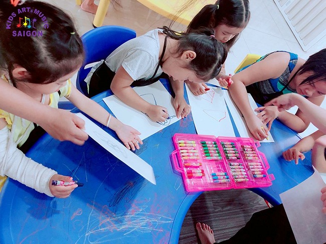 Lớp học vẽ tại quận 9 – chiếc nôi nuôi dưỡng tài năng hội họa cho bé