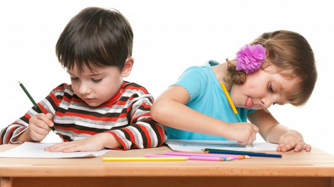 Tranh tô màu gia đình cho bé - thế giới nhỏ ngập tràn hạnh phúc