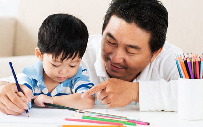 Tranh tô màu gia đình cho bé - thế giới nhỏ ngập tràn hạnh phúc hình ảnh 2