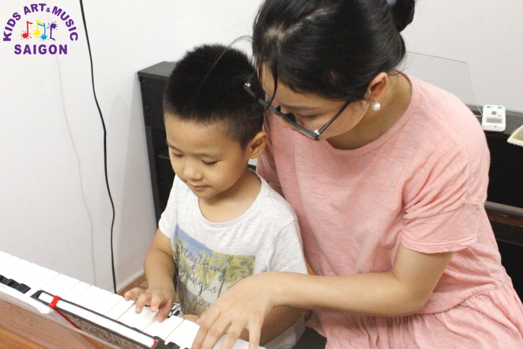 Những lưu ý không thể bỏ qua khi tìm giáo viên dạy piano tại nhà tphcm hình ảnh 3