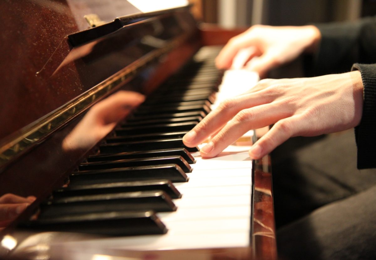 Bật mí cho ba mẹ biết dạy Piano tại nhà giá bao nhiêu