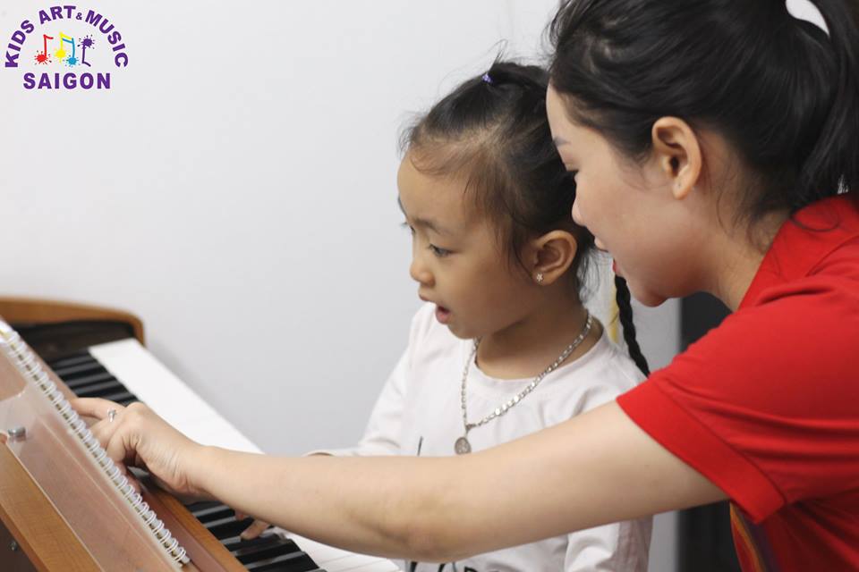 Giải đáp ngay thắc mắc giá dạy piano tại nhà của các bạn