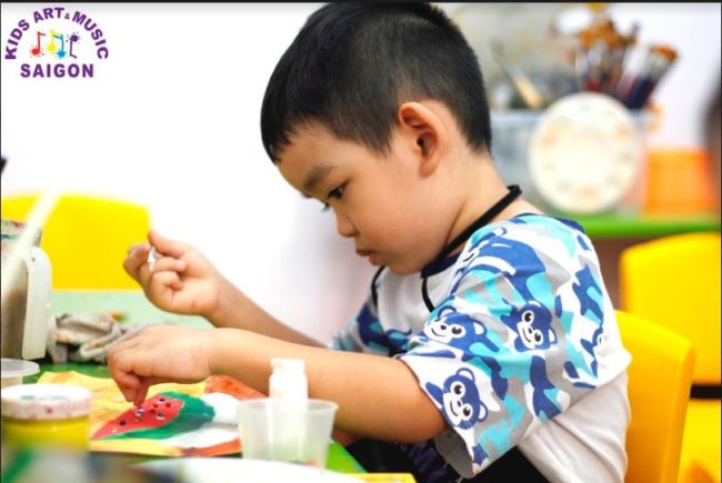 Có gì thú vị bên trong những lớp dạy vẽ trẻ em Bình Dương?
