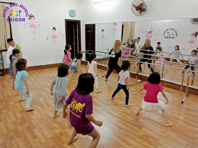 Tham gia những lớp dạy nhảy hiện đại ở Bình Dương có thực sự hữu ích? hình ảnh 2 Tham gia những lớp dạy nhảy hiện đại ở Bình Dương có thực sự hữu ích? hình ảnh 2