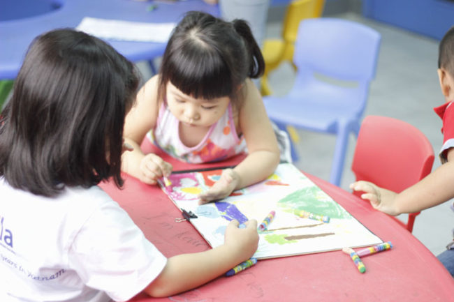 Tại sao nên cho bé tham gia các lớp dạy vẽ cho trẻ em ở Bình Dương?