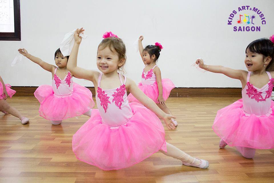 Lớp học múa Ballet cho bé - Kids Art & Music Saigon hình ảnh 3