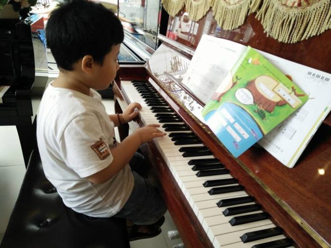 Các lớp học đàn quận Hoàng Mai Hà nội ảnh 2Có nên cho bé tham gia các lớp học đàn quận Hoàng Mai Hà Nội? hình ảnh 2 Có nên cho bé tham gia các lớp học đàn quận Hoàng Mai Hà Nội? hình ảnh 2