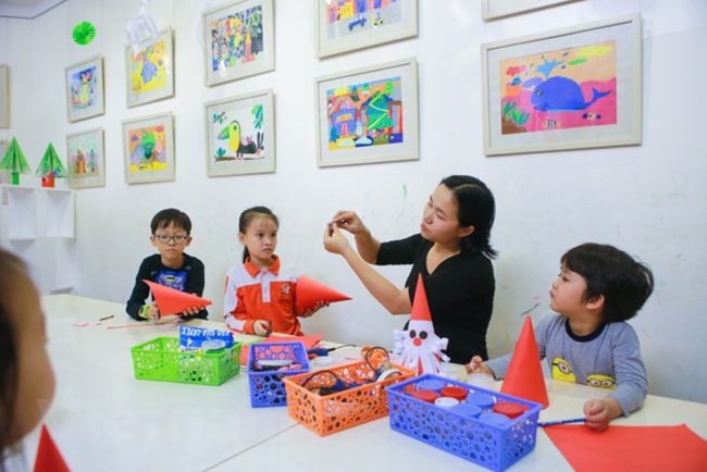 Có gì đặc biệt bên trong những lớp dạy vẽ thiếu nhi ở quận Hoàng Mai Hà Nội?