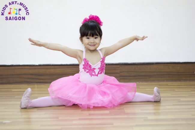 Cần lưu ý điều gì khi chọn mua váy múa ba lê cho bé? hình ảnh 2