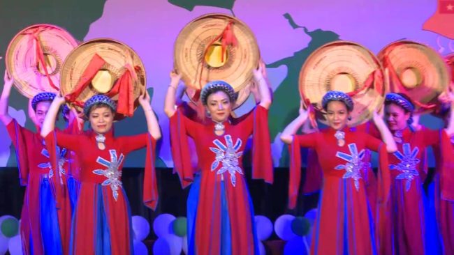 Những bộ váy múa dân ca có gì đặc biệt? hình ảnh 2 Những bộ váy múa dân ca có gì đặc biệt? hình ảnh 2