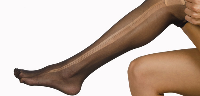 Hướng dẫn mặc tất da chân đúng cách Hướng dẫn mặc tất da chân đúng cách