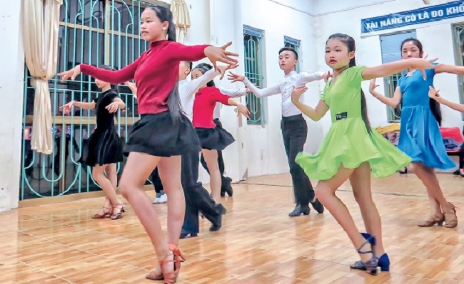 Bật mí cách lựa chọn váy khiêu vũ thể thao