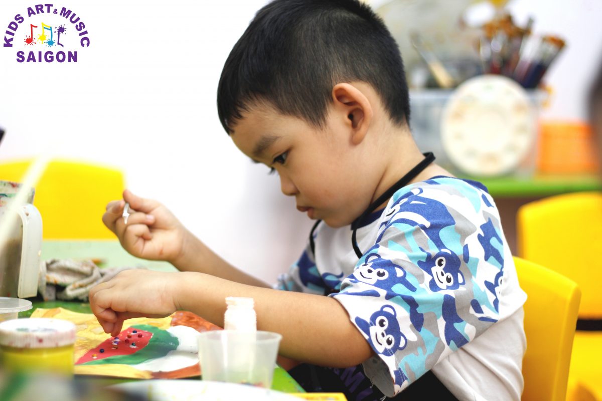 Dạy vẽ cho trẻ kỹ năng tô màu bằng sáp dầu cực đẹp