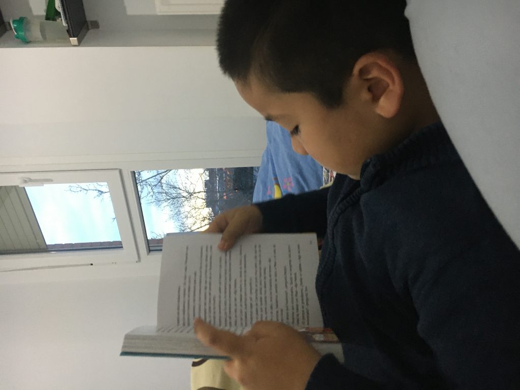 Bí kíp thần kỳ giúp các bé ham mê đọc sách Hinh 1 Bí kíp thần kỳ giúp các bé ham mê đọc sách Hinh 1