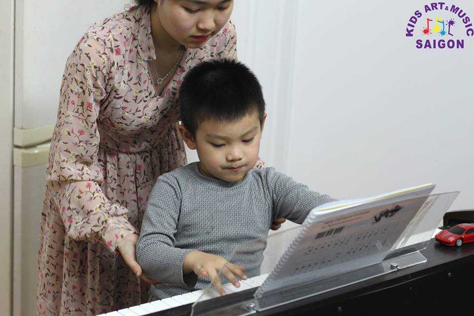 Dạy đàn piano tại nhà cho trẻ em tự kỷ - hình ảnh 2 Dạy đàn piano tại nhà cho trẻ em tự kỷ - hình ảnh 2