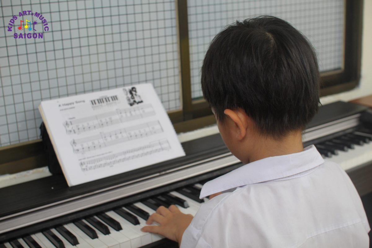Thảo luận về việc nên cho bé học Piano hay Guitar?