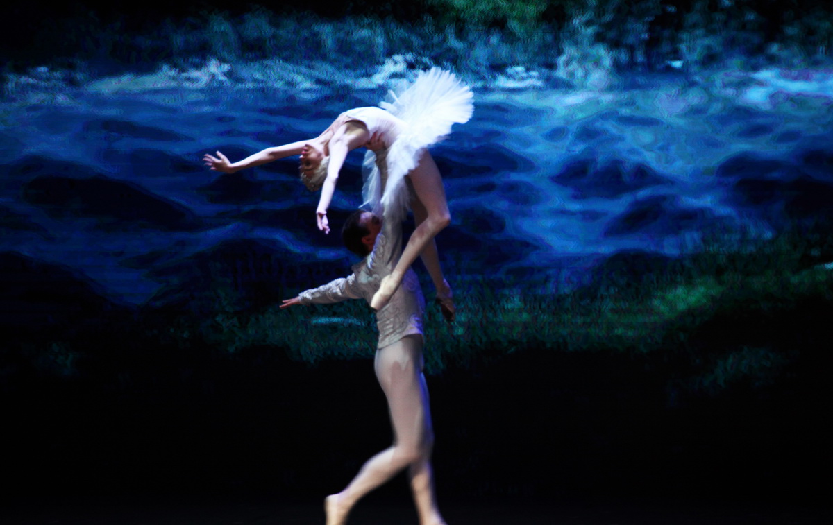 Cùng tìm hiểu về vở múa Ballet Hồ Thiên Nga kinh điển - hình ảnh 2 Cùng tìm hiểu về vở múa Ballet Hồ Thiên Nga kinh điển - hình ảnh 2