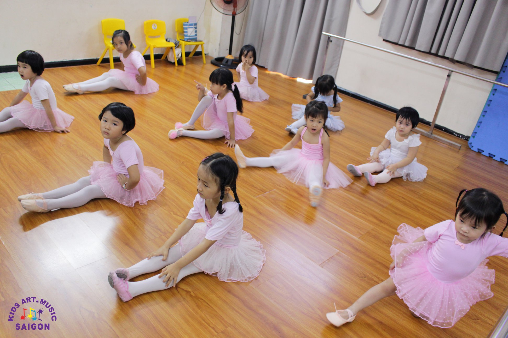 Có gì tại lớp học múa ballet cho bé ở Hà Nội? - hình ảnh 6 Có gì tại lớp học múa ballet cho bé ở Hà Nội? - hình ảnh 6
