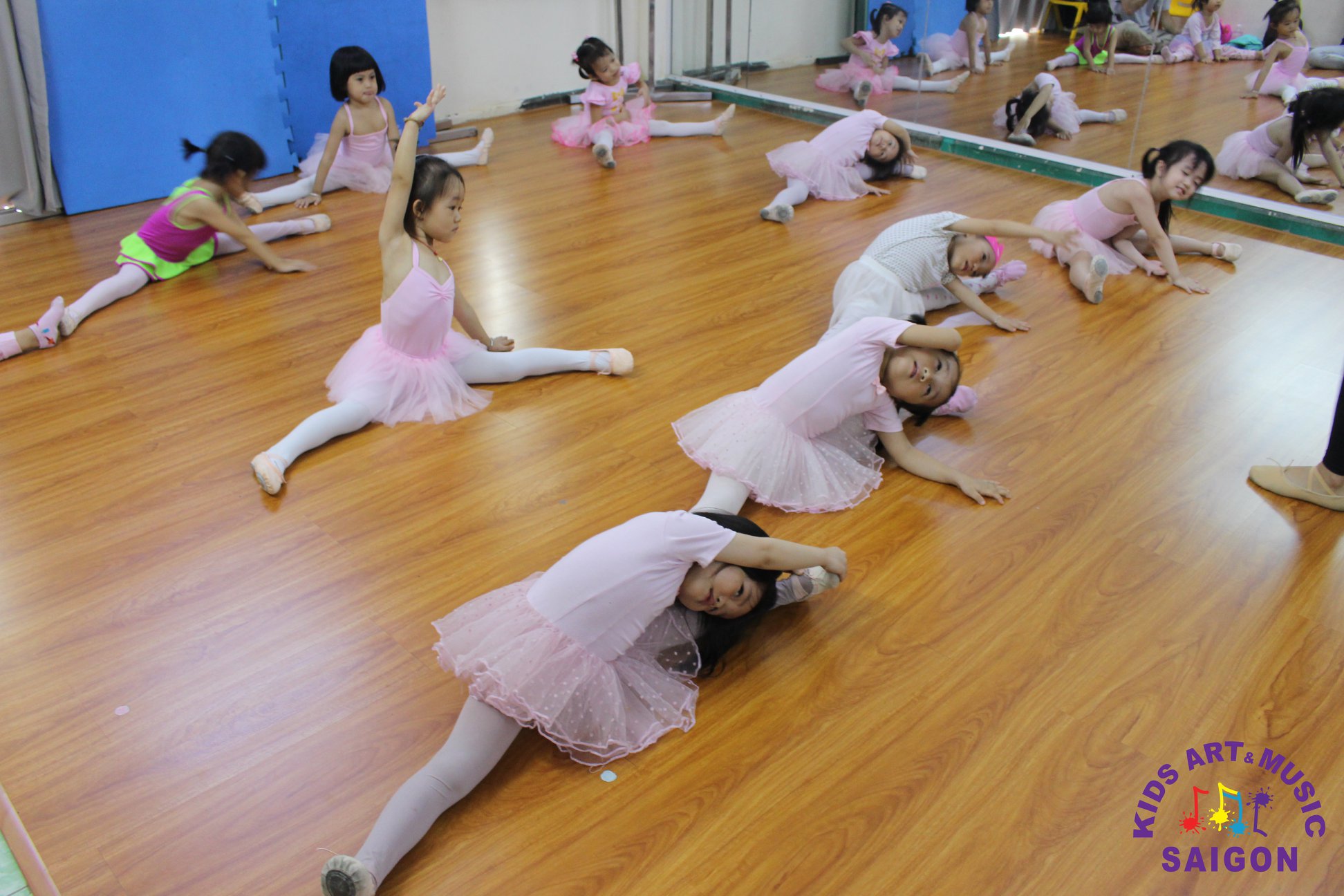 Luyện tập múa Ballet: Nắm vững các tư thế múa cơ bản - hình ảnh 1 Luyện tập múa Ballet: Nắm vững các tư thế múa cơ bản - hình ảnh 1