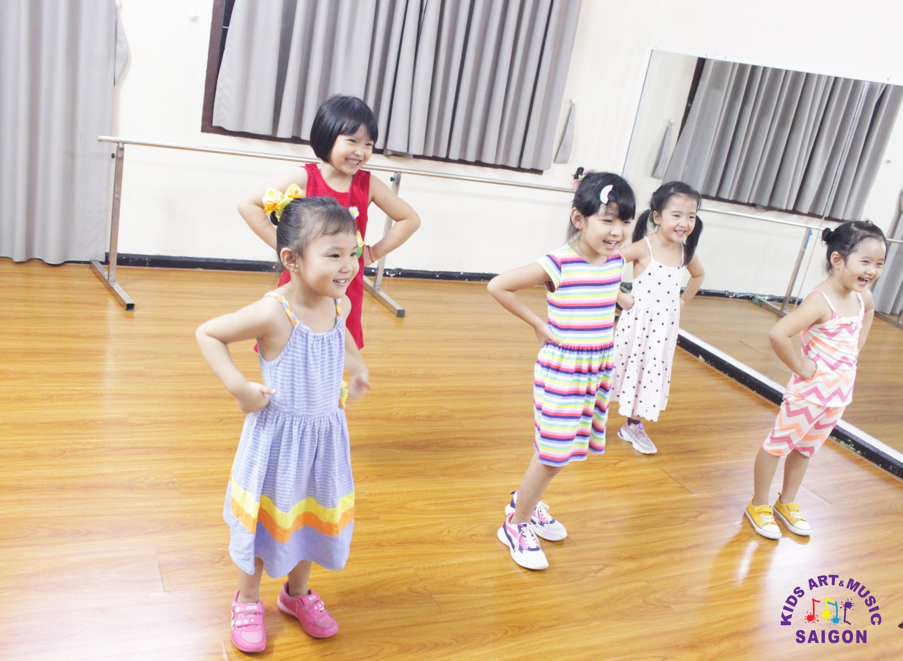 Khám phá chương trình học của lớp nhảy hiện đại cho trẻ em - Hình ảnh 2 Khám phá chương trình học của lớp nhảy hiện đại cho trẻ em - Hình ảnh 2