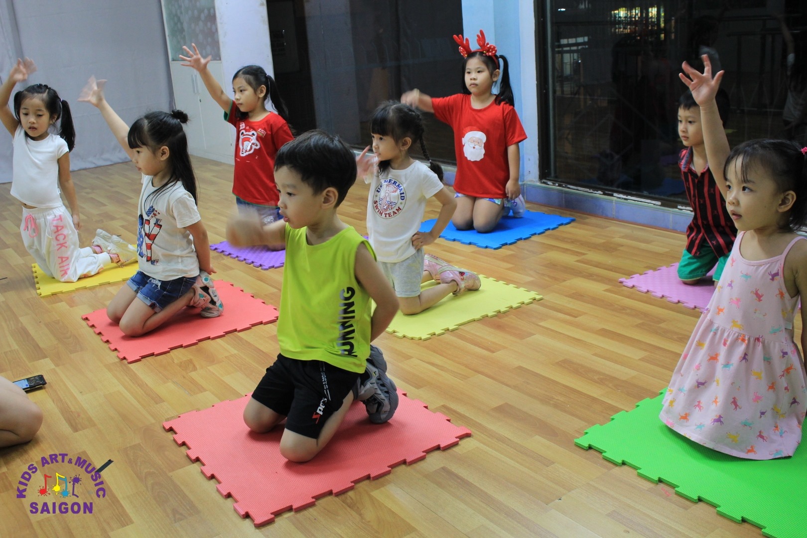 Bất ngờ với những lợi ích "khủng" từ lớp nhảy hiện đại dành cho trẻ em - Hình ảnh 2 Bất ngờ với những lợi ích "khủng" từ lớp nhảy hiện đại dành cho trẻ em - Hình ảnh 2