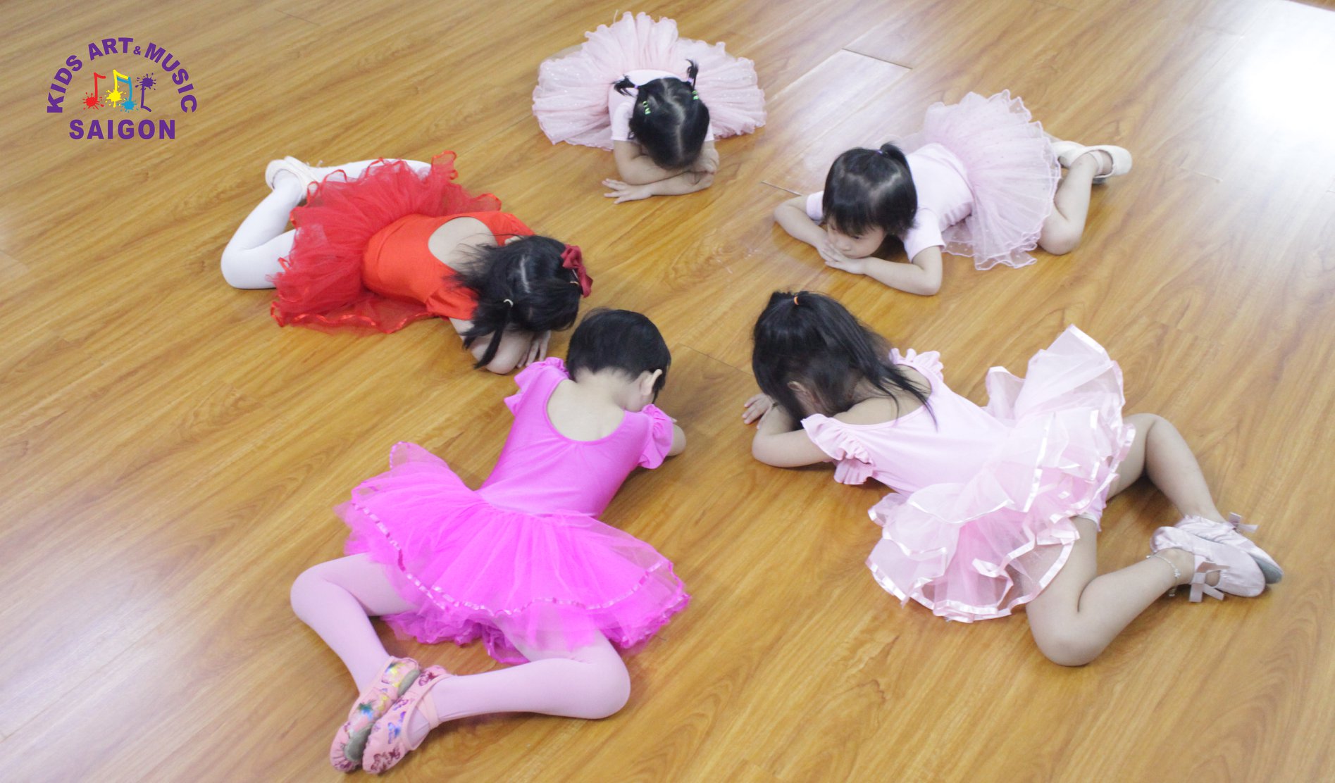 Luyện tập múa Ballet: Nắm vững các tư thế múa cơ bản - hình ảnh 17 Luyện tập múa Ballet: Nắm vững các tư thế múa cơ bản - hình ảnh 17
