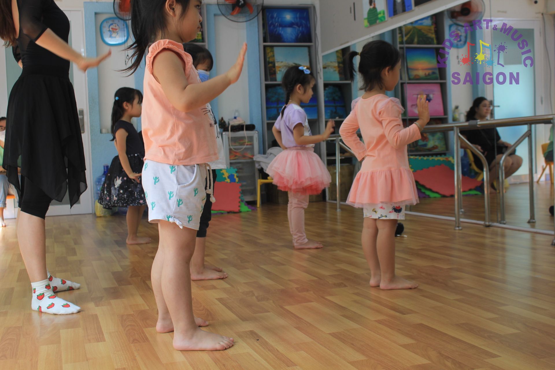 Khám phá chương trình học của lớp nhảy hiện đại cho trẻ em - Hình ảnh 3 Khám phá chương trình học của lớp nhảy hiện đại cho trẻ em - Hình ảnh 3